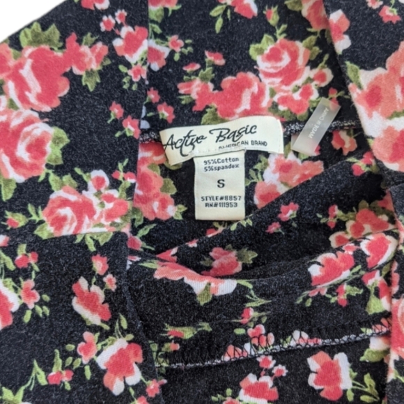 Active Basic Floral Mini Skirt 🌸💕 - Picture 2 of 3